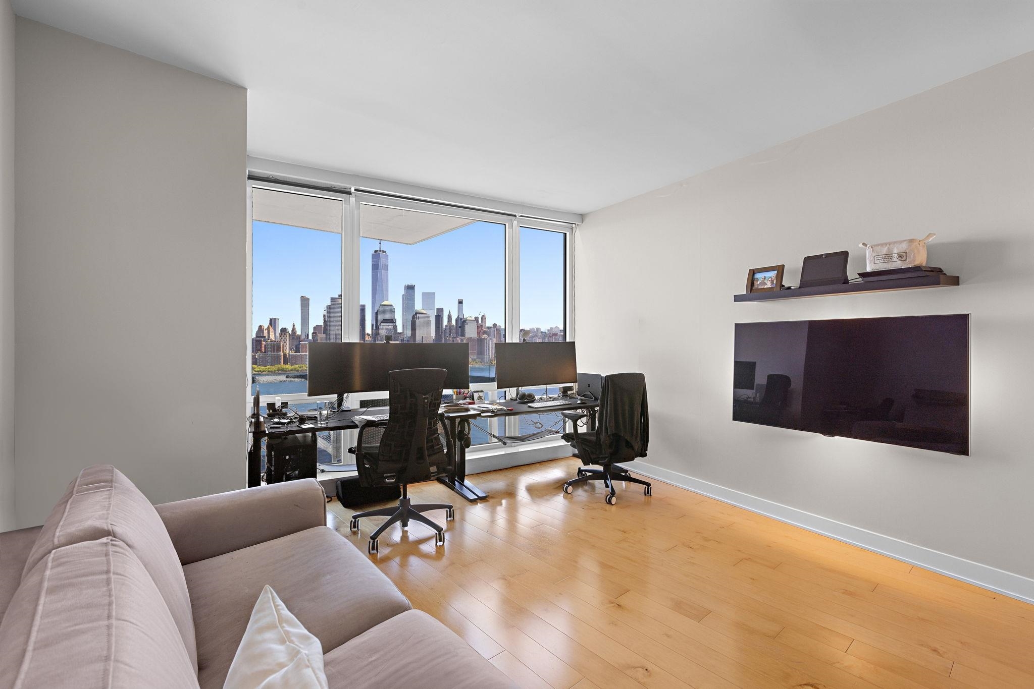 2 2ND ST Unit: 2403