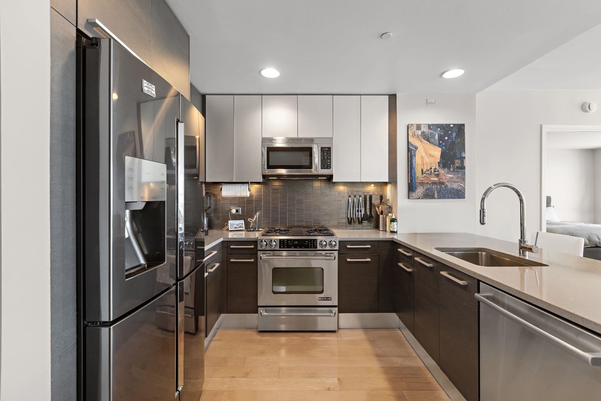2 2ND ST Unit: 2403