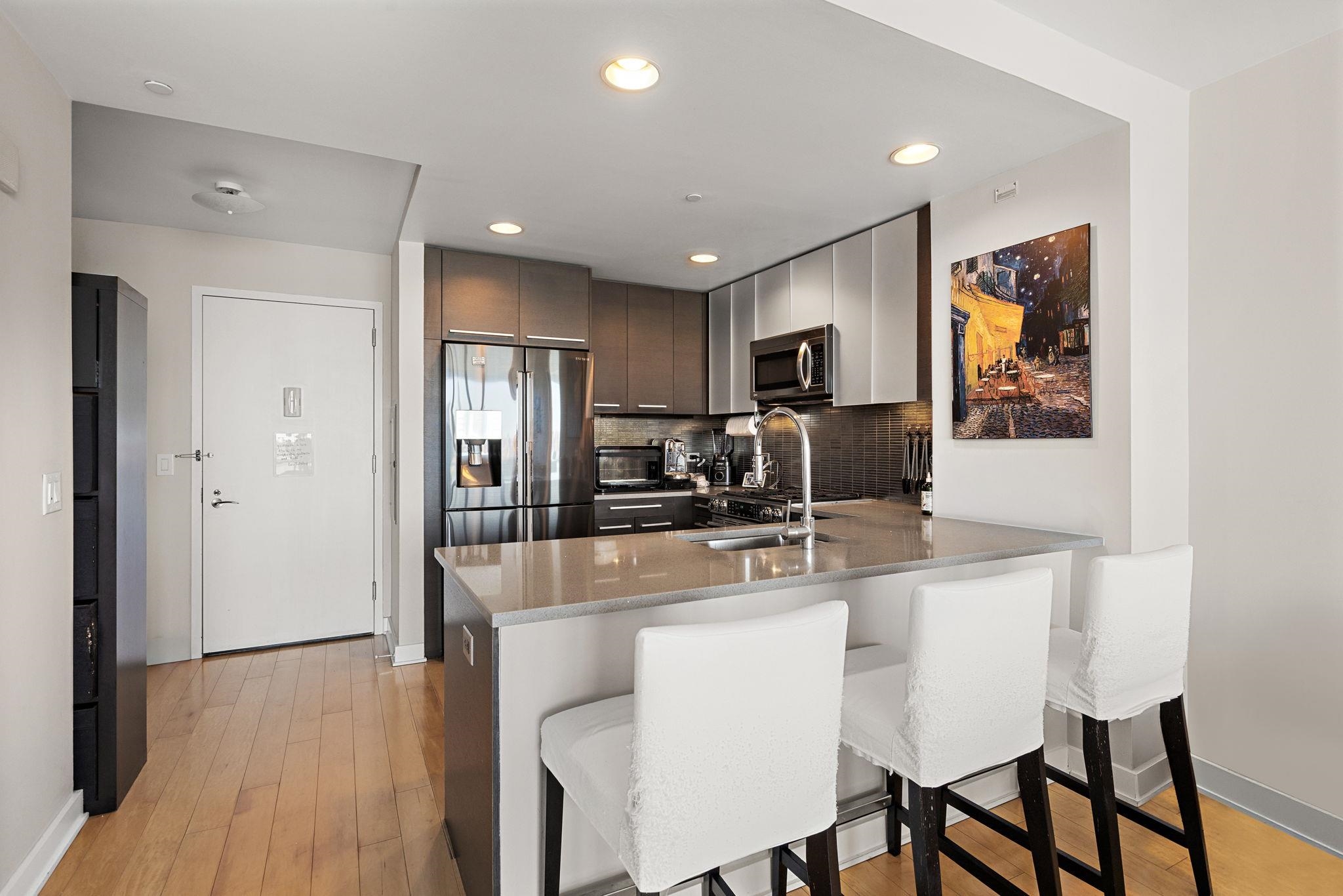 2 2ND ST Unit: 2403