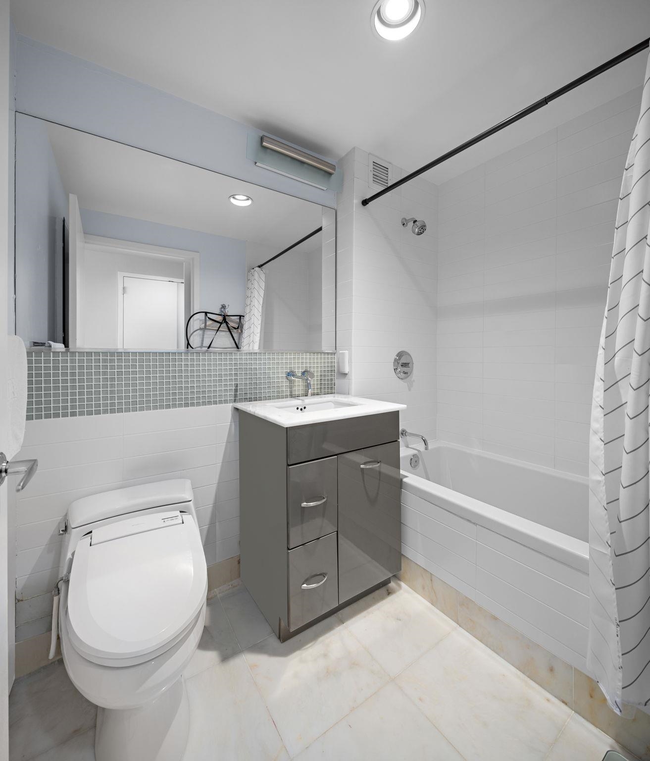 2 2ND ST Unit: 2403