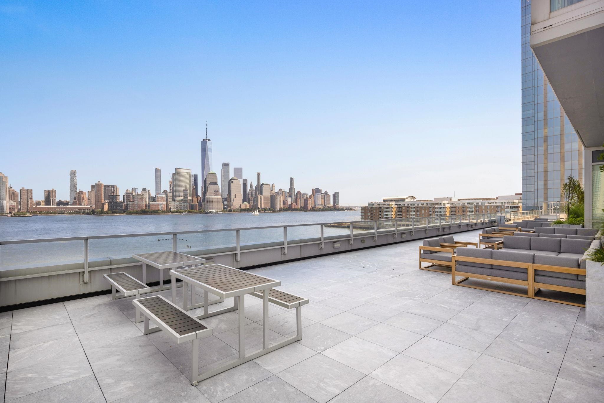 2 2ND ST Unit: 2403