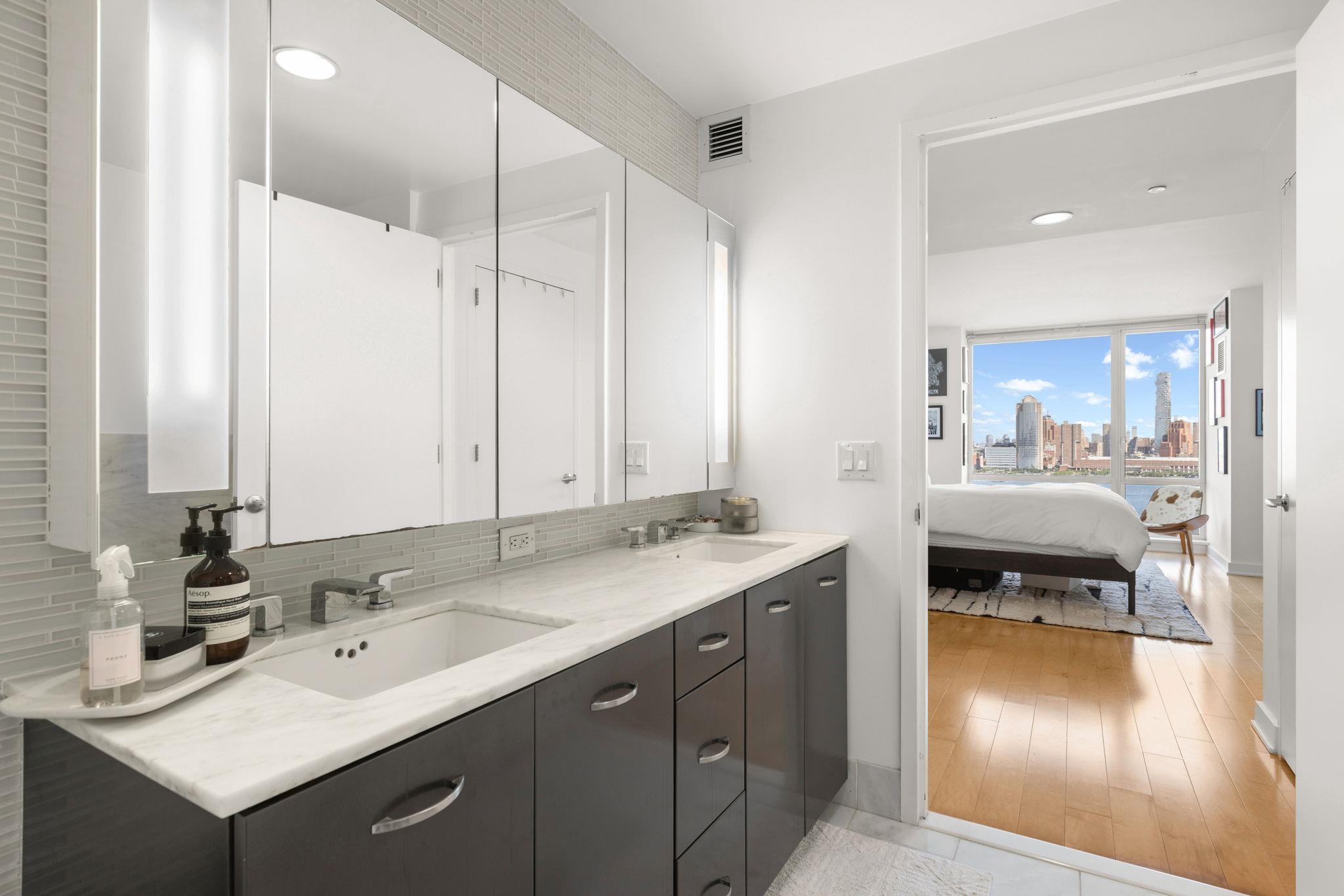 2 2ND ST Unit: 2403