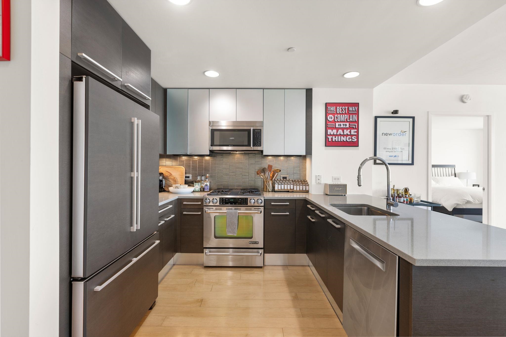 2 2ND ST Unit: 2403
