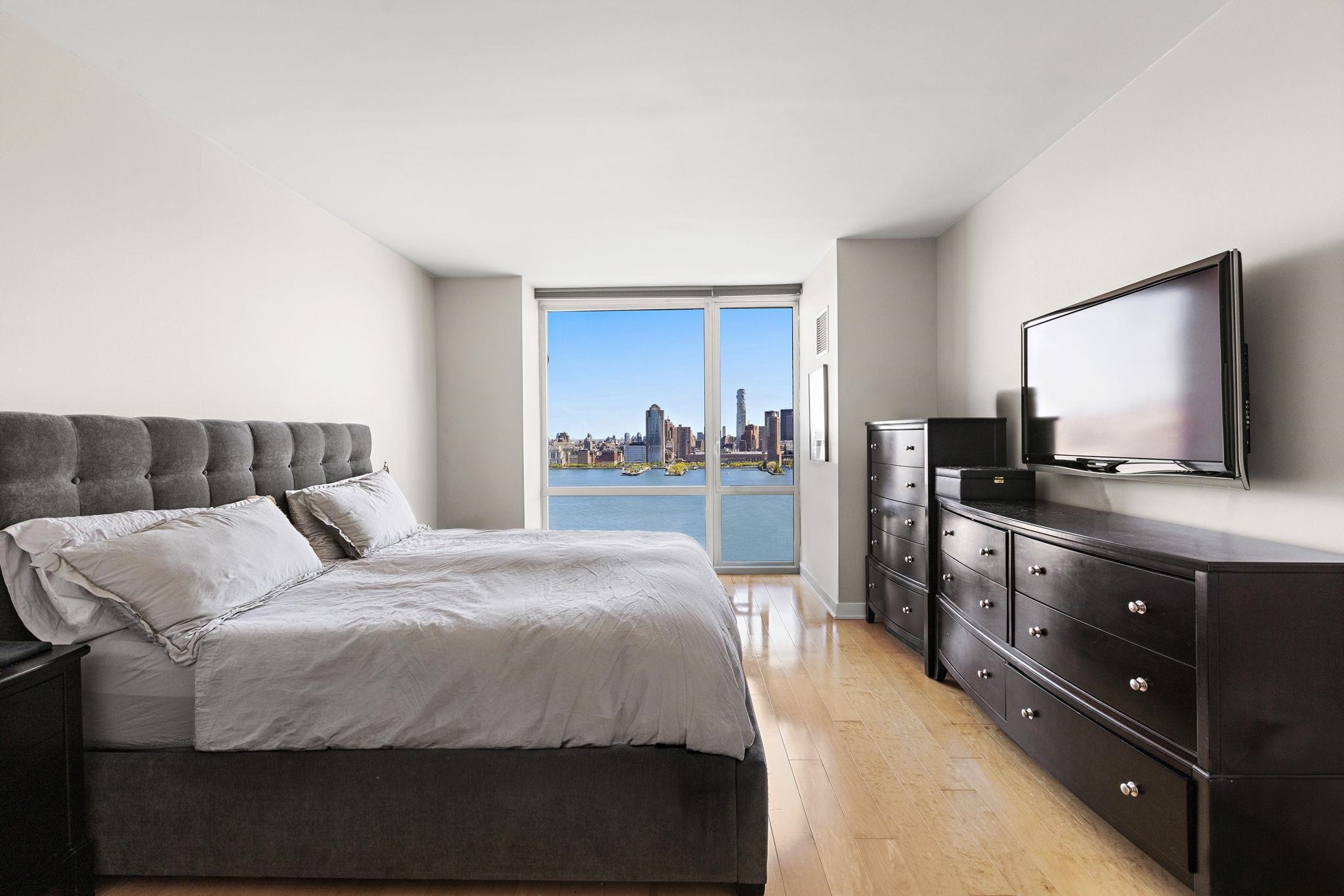 2 2ND ST Unit: 2403