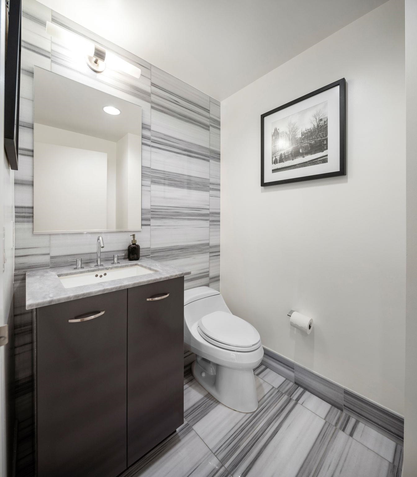 2 2ND ST Unit: 2403