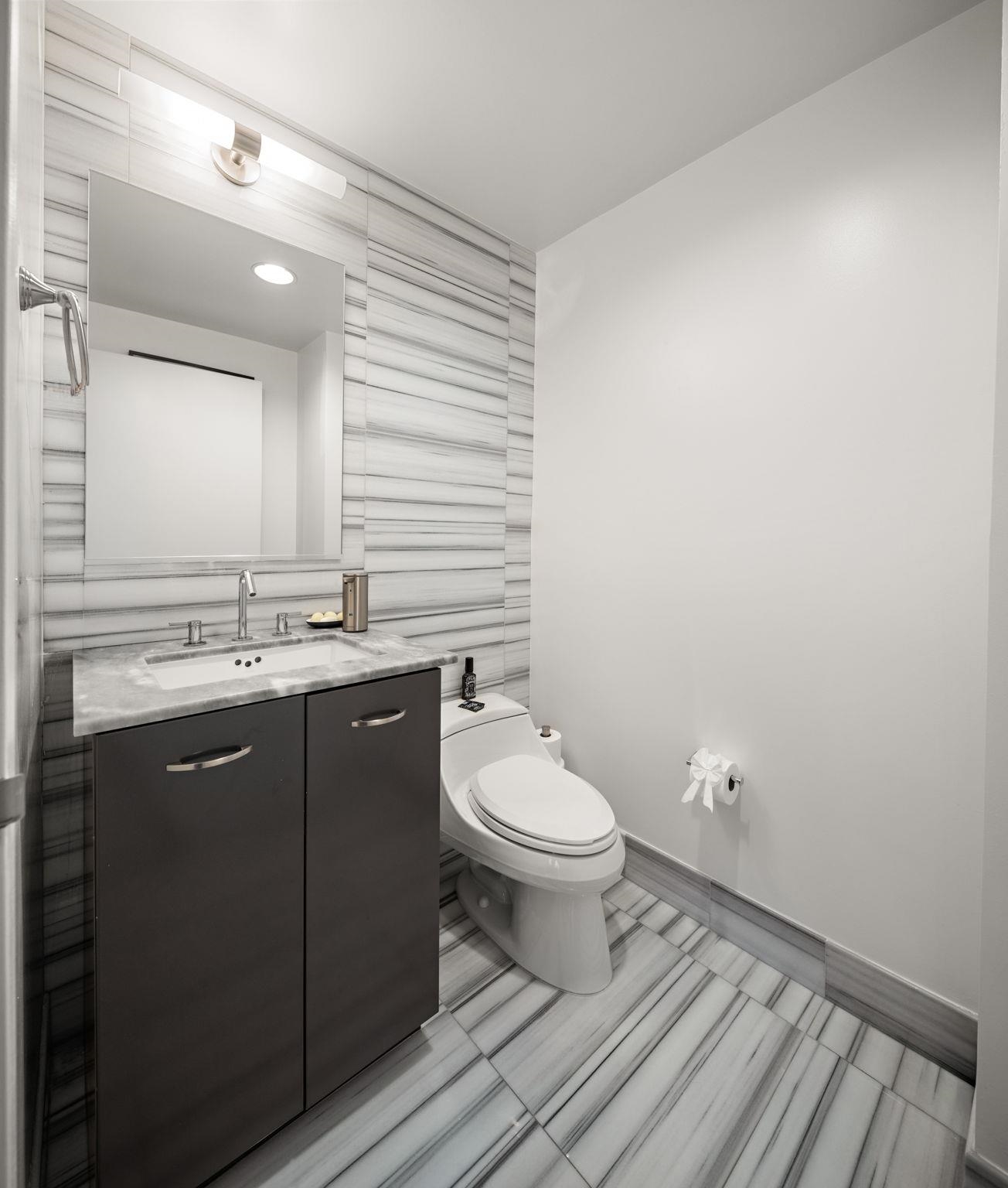 2 2ND ST Unit: 2403
