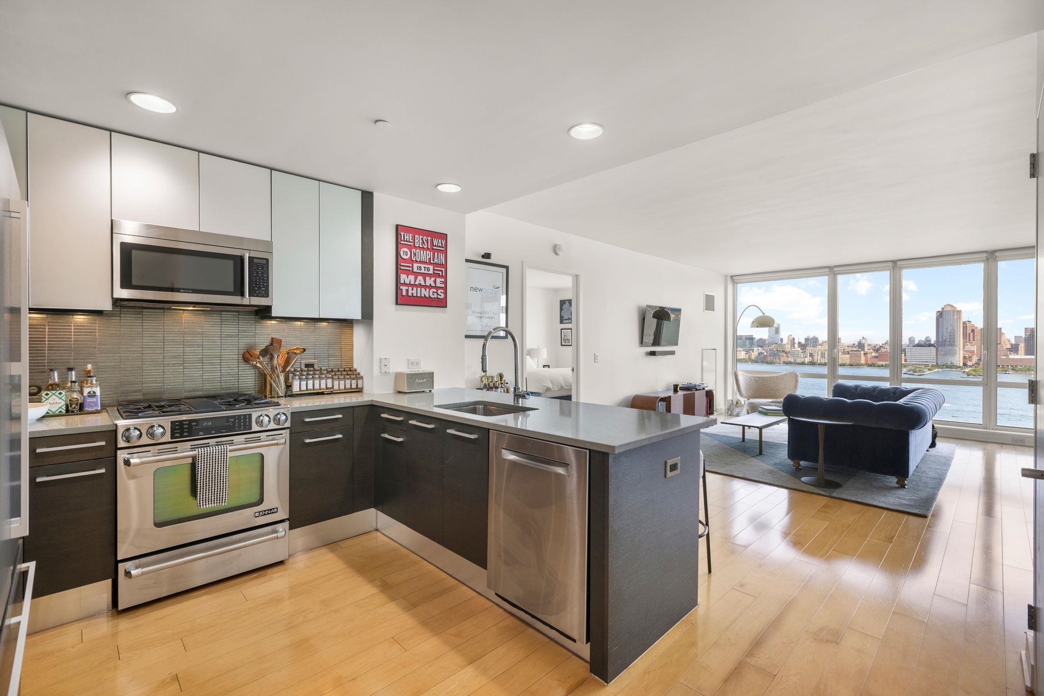 2 2ND ST Unit: 2403