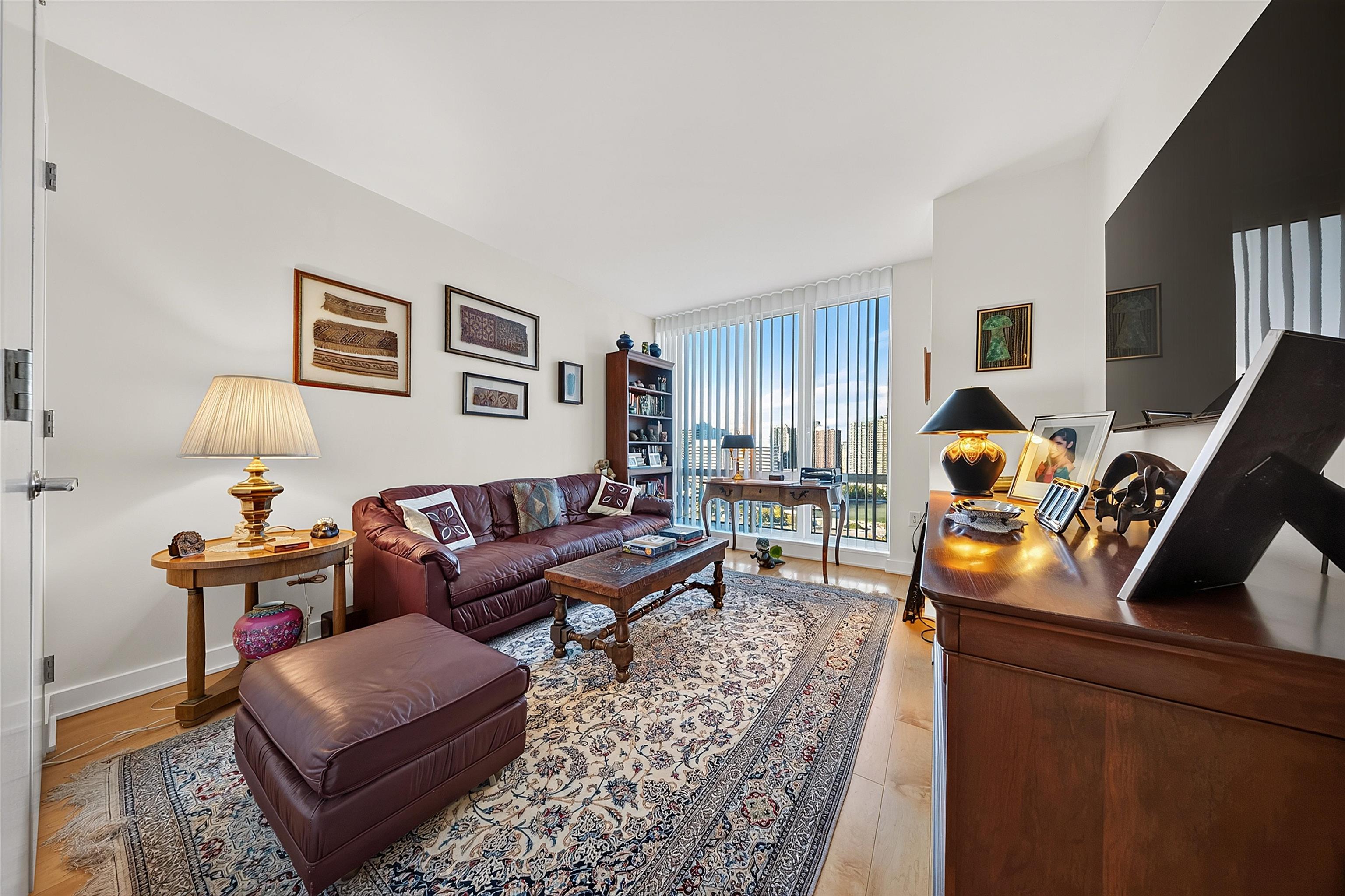 Crystal Point | Downtown Jersey City Waterfront Condo | Residence 1902
