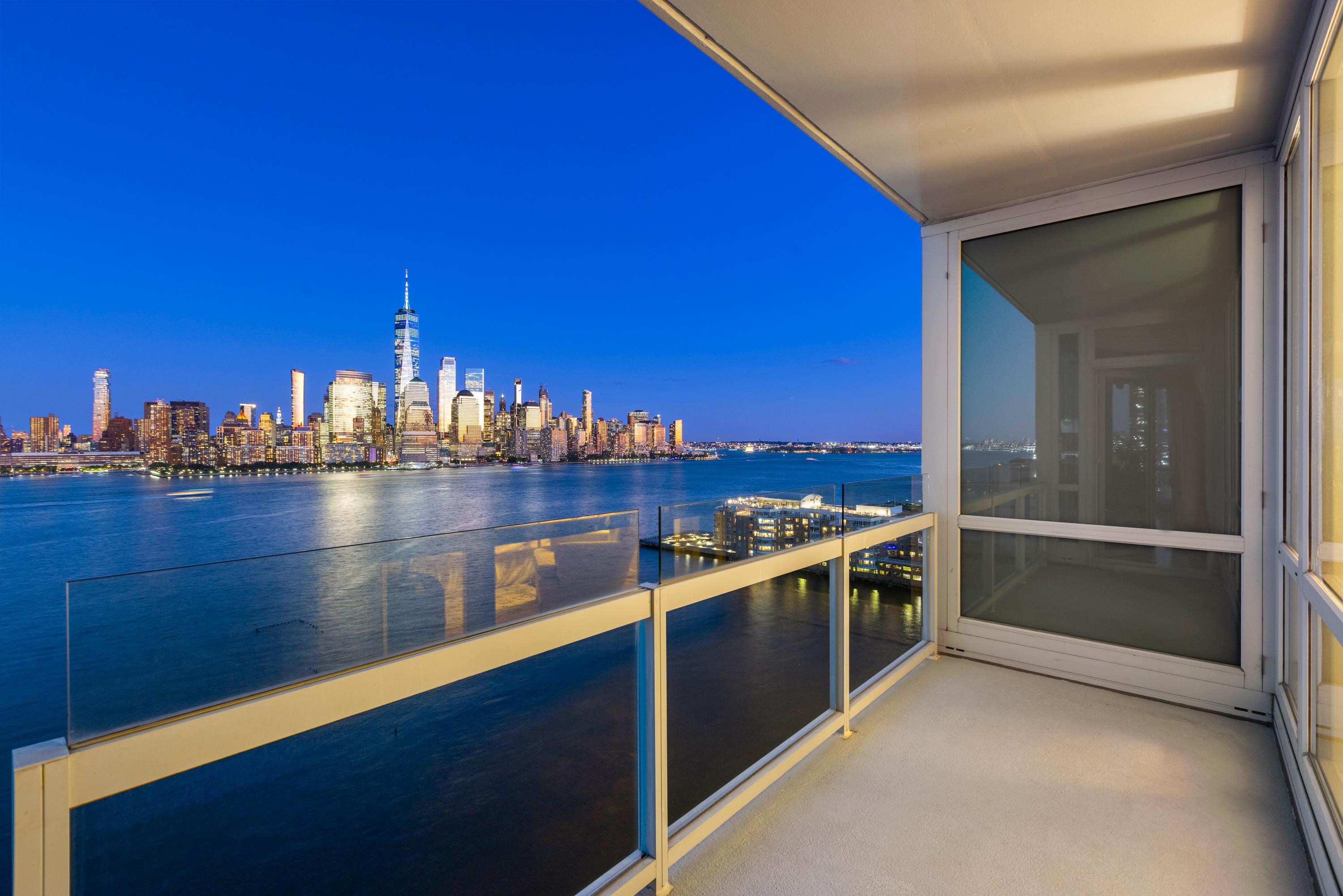 Crystal Point | Downtown Jersey City Waterfront Condo | Residence 1902