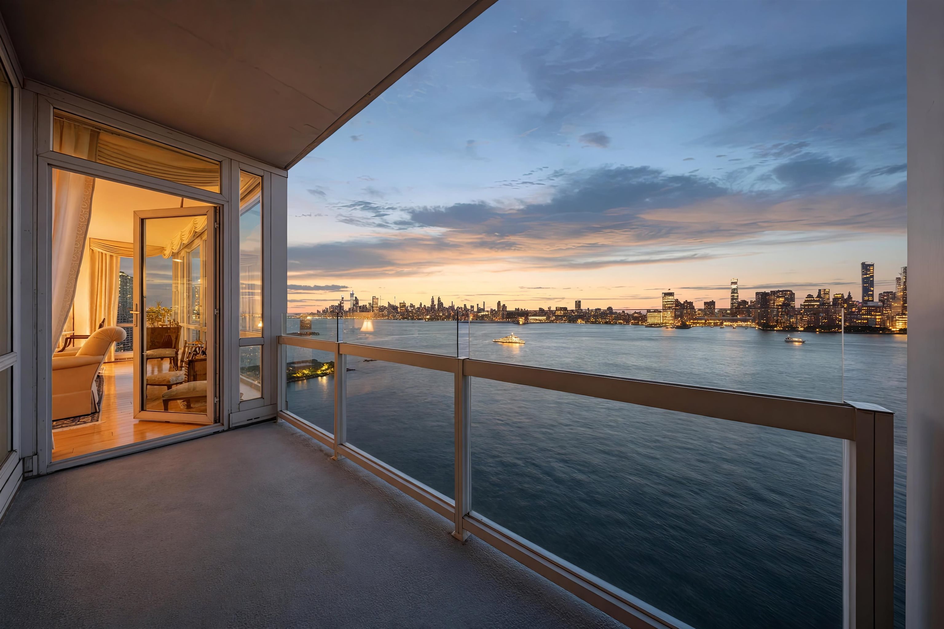 Crystal Point | Downtown Jersey City Waterfront Condo | Residence 1902