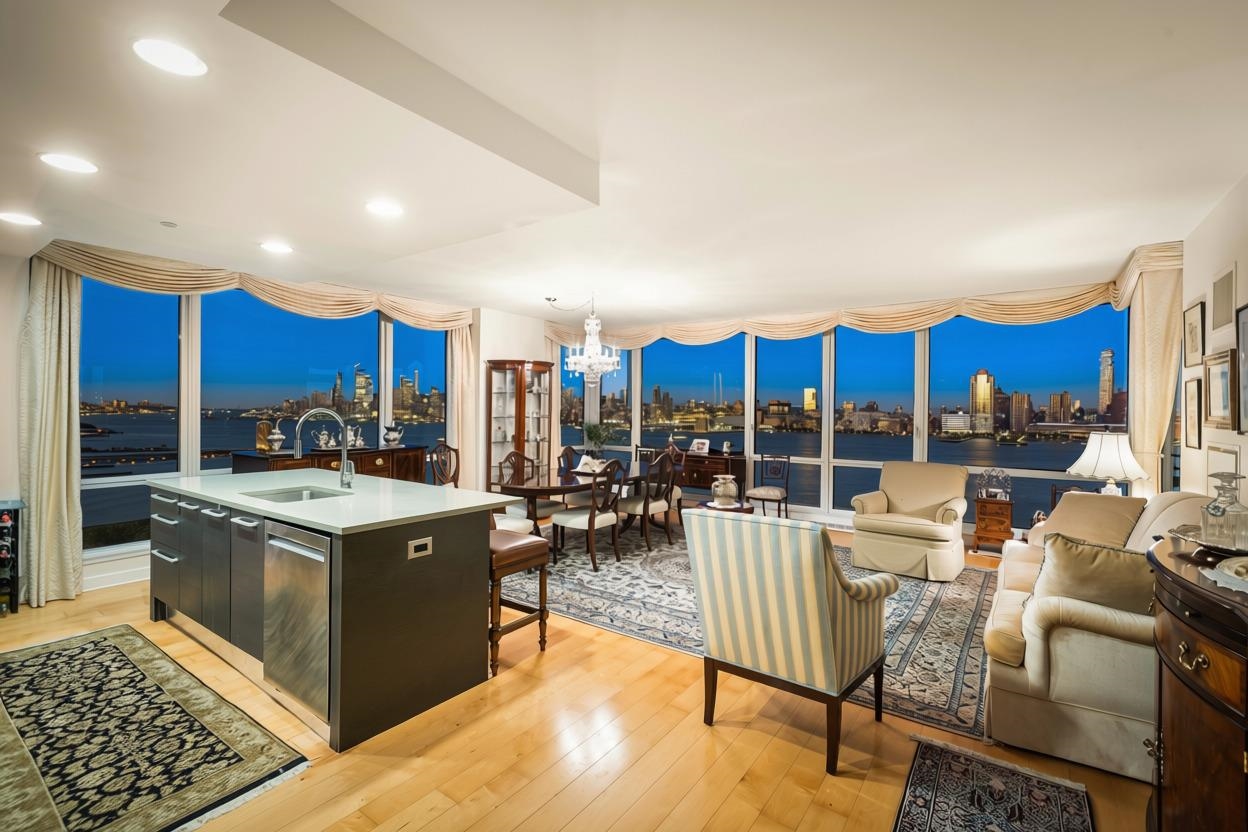 Crystal Point | Downtown Jersey City Waterfront Condo | Residence 1902