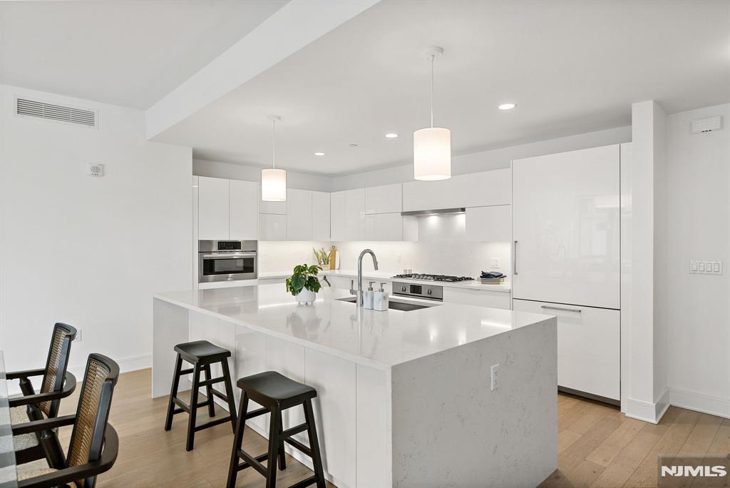 9 Ave At Port Imperial 911