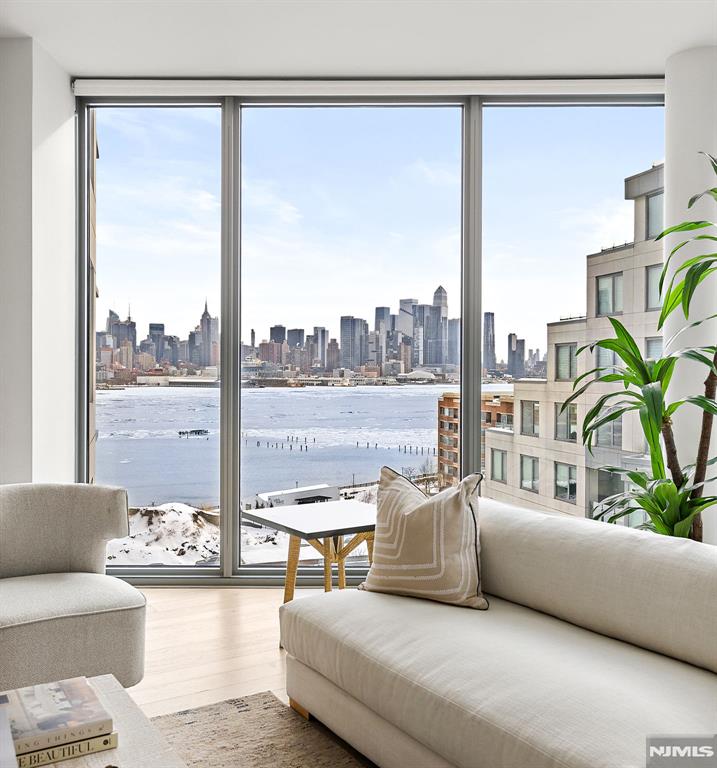 9 Ave At Port Imperial 911