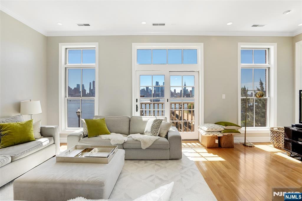 1 Regency Place