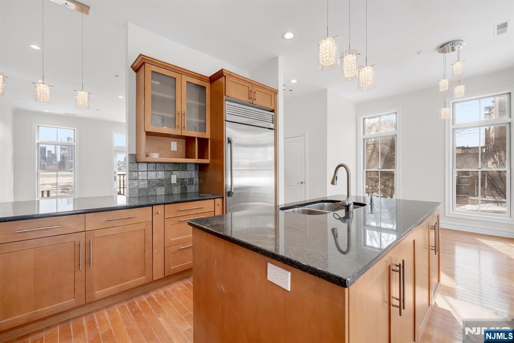 1 Regency Place