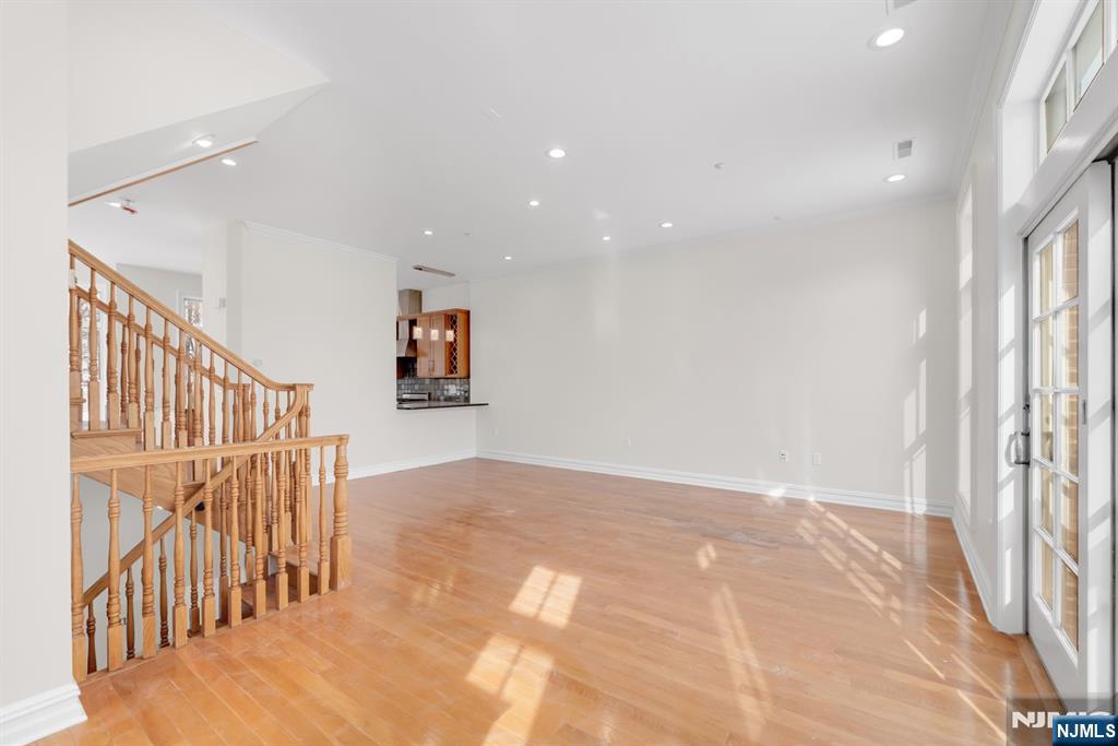 1 Regency Place