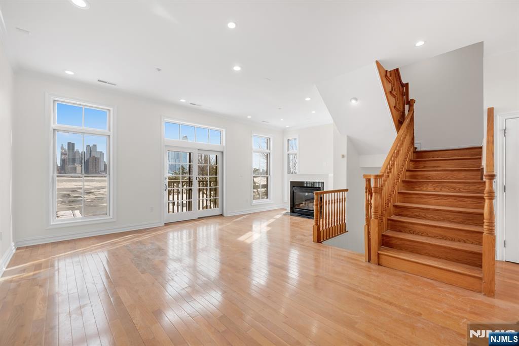 1 Regency Place