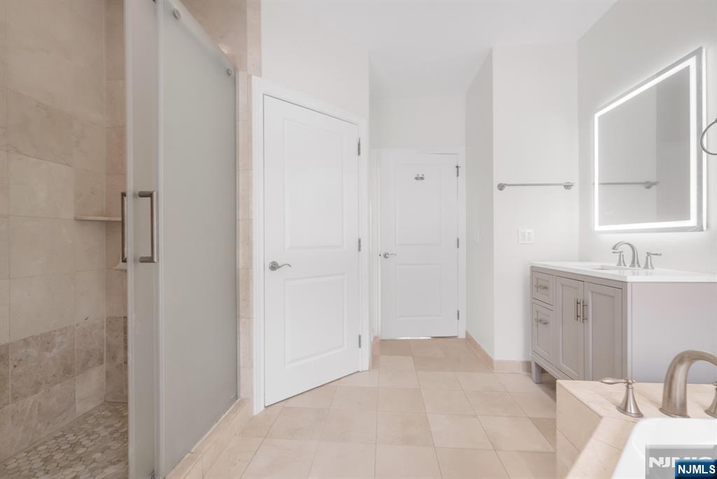 1 Regency Place