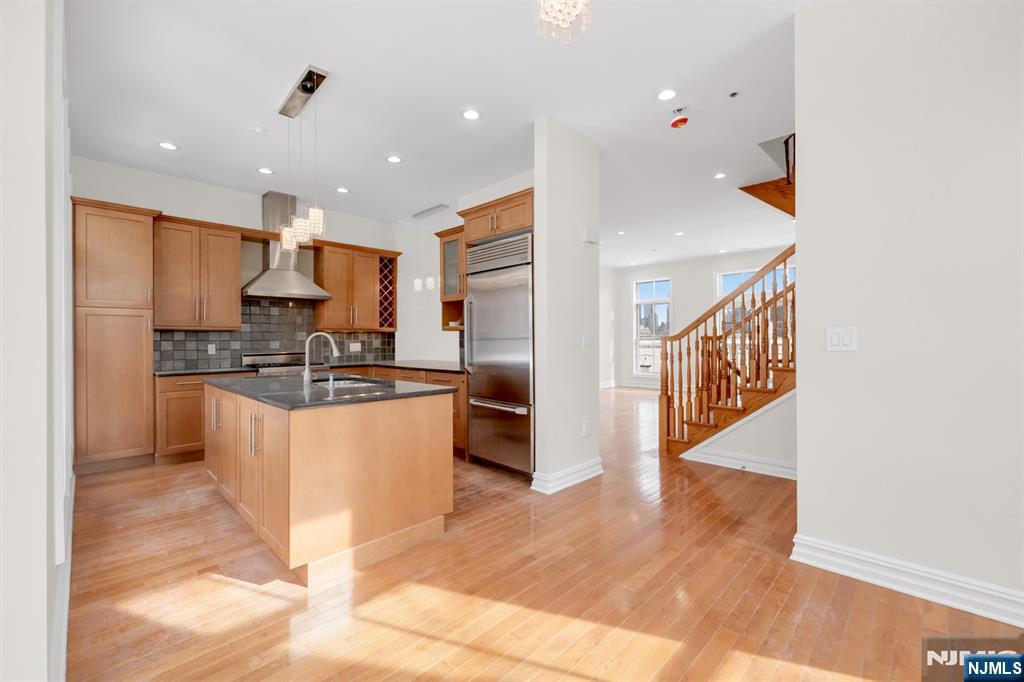1 Regency Place