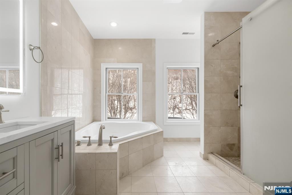 1 Regency Place
