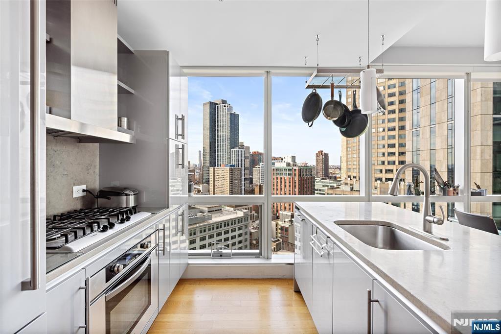 77 Hudson Street 2303