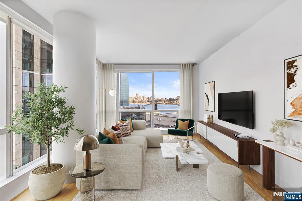 77 Hudson Street 2303