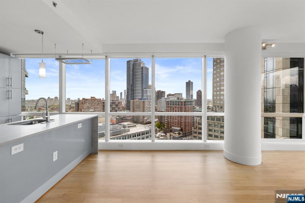 77 Hudson Street 2303