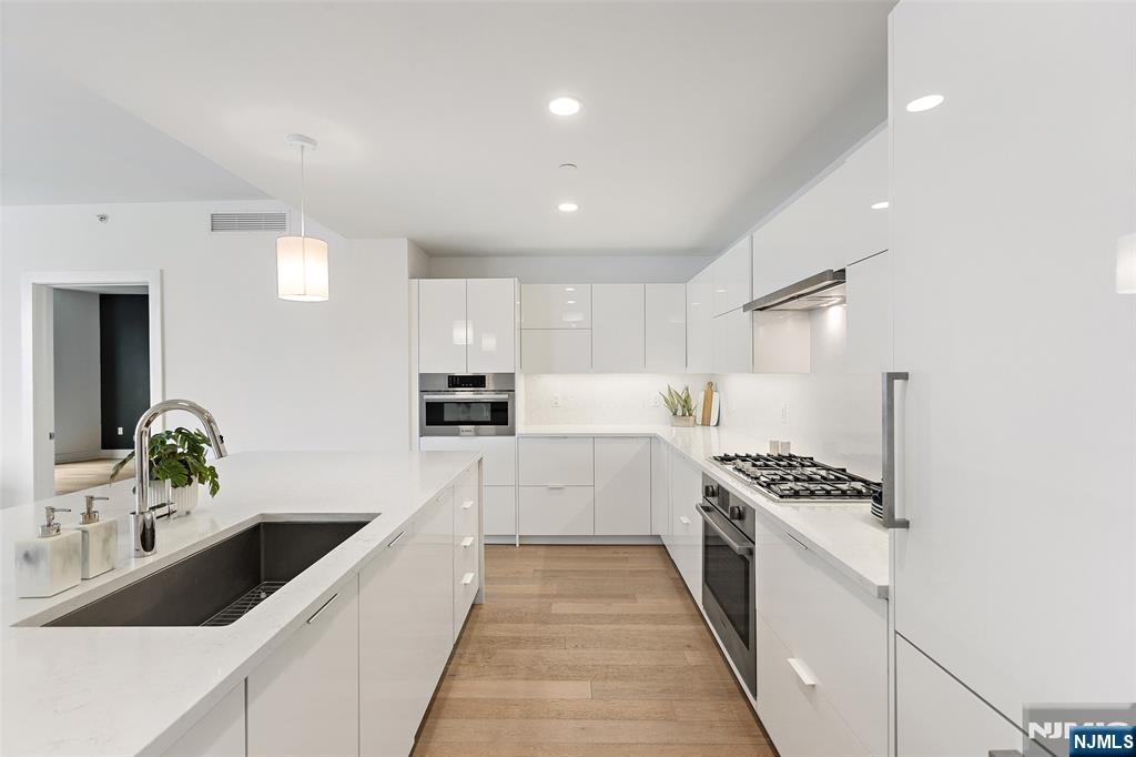 9 Ave At Port Imperial 0911