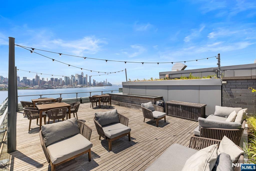 9 Ave At Port Imperial 0911