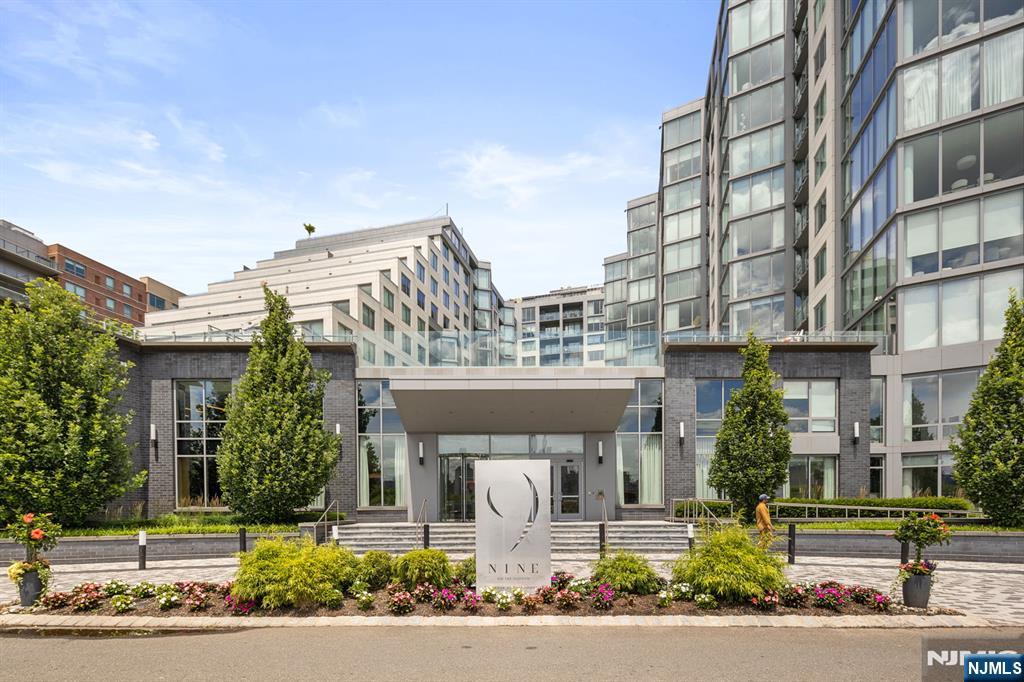 9 Ave At Port Imperial 0911