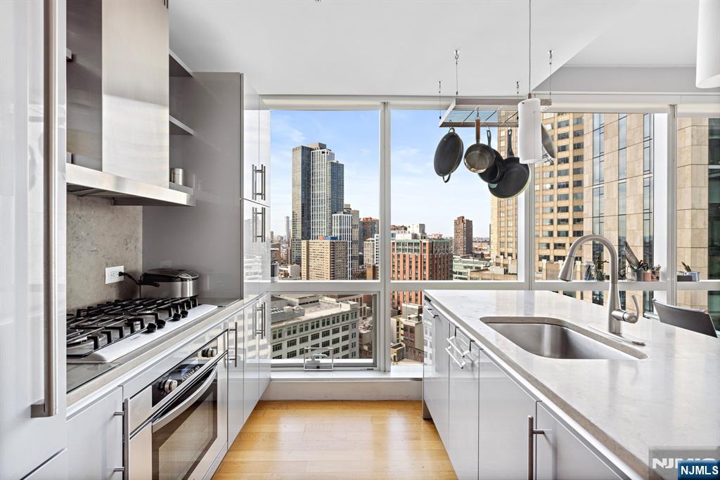 77 Hudson Street 2303