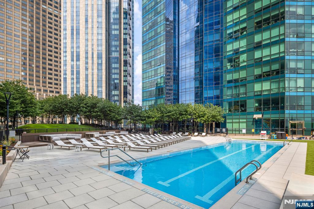 77 Hudson Street 2303