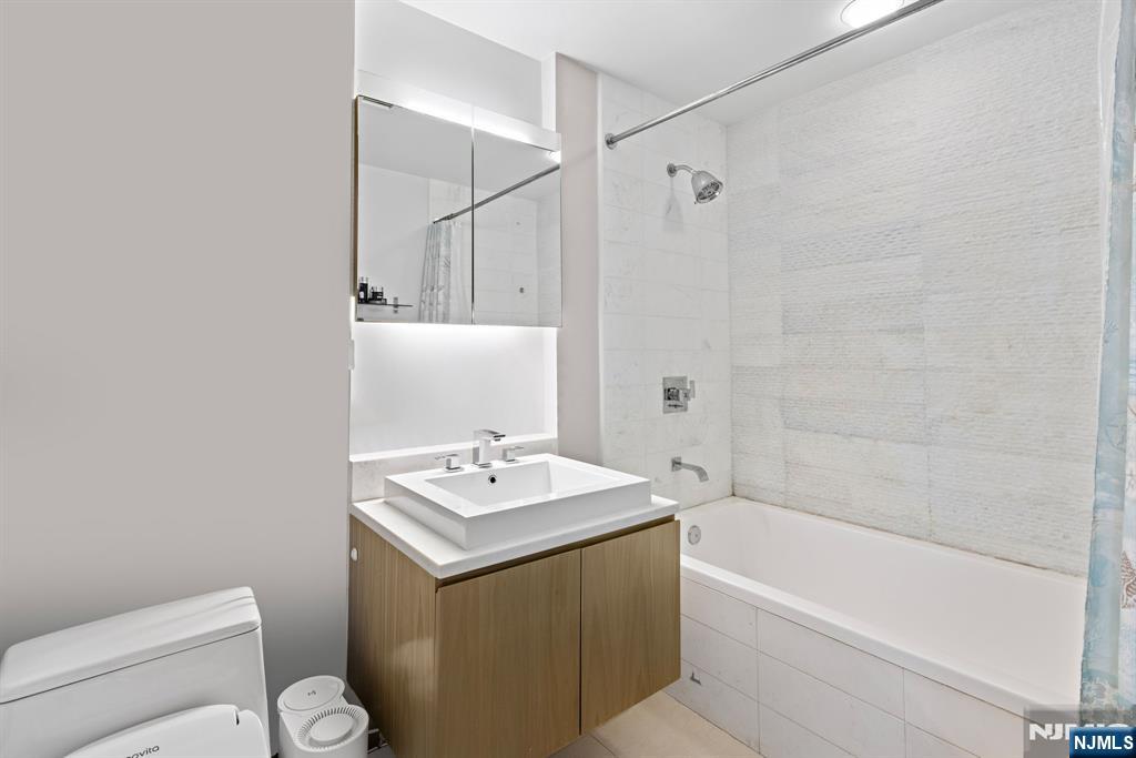 77 Hudson Street 2303