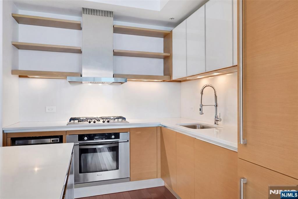 77 Hudson Street 2409