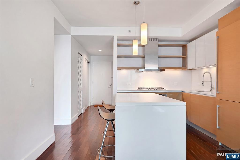 77 Hudson Street 2409