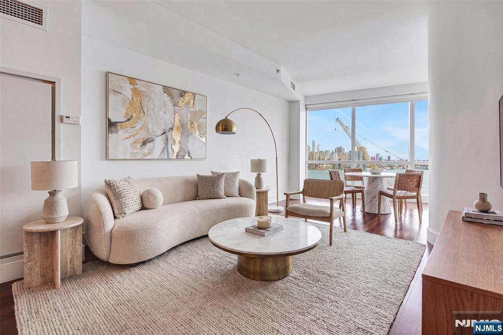 77 Hudson Street 2409