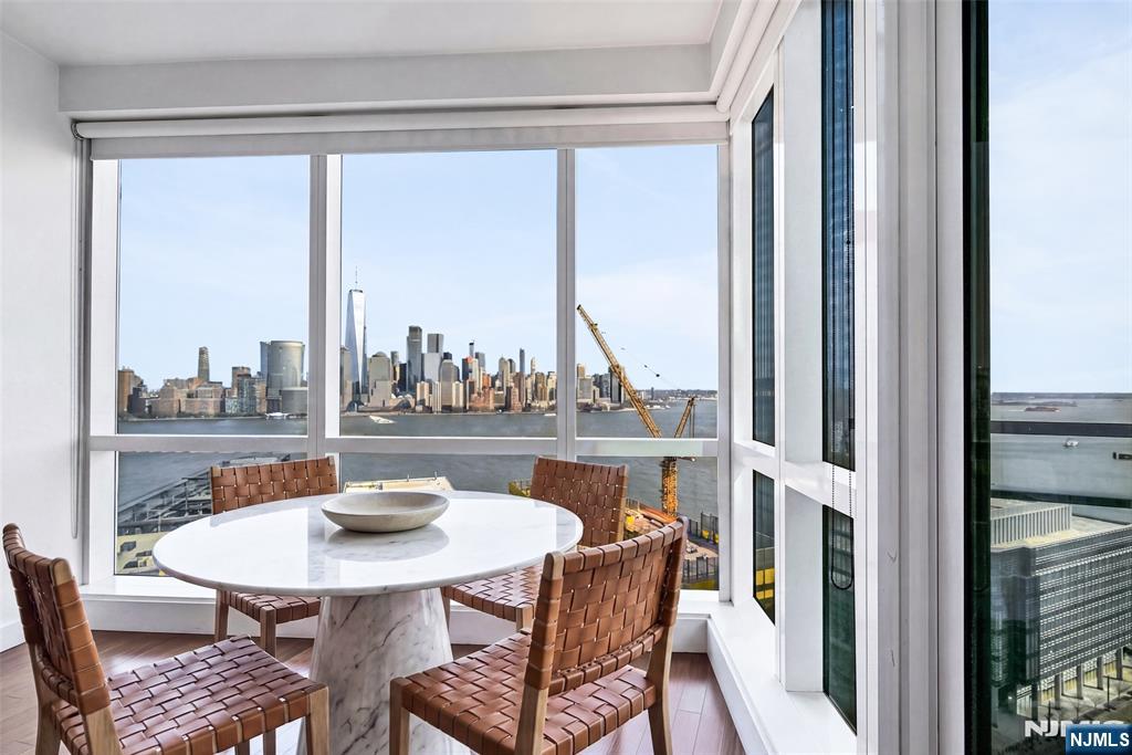 77 Hudson Street 2409