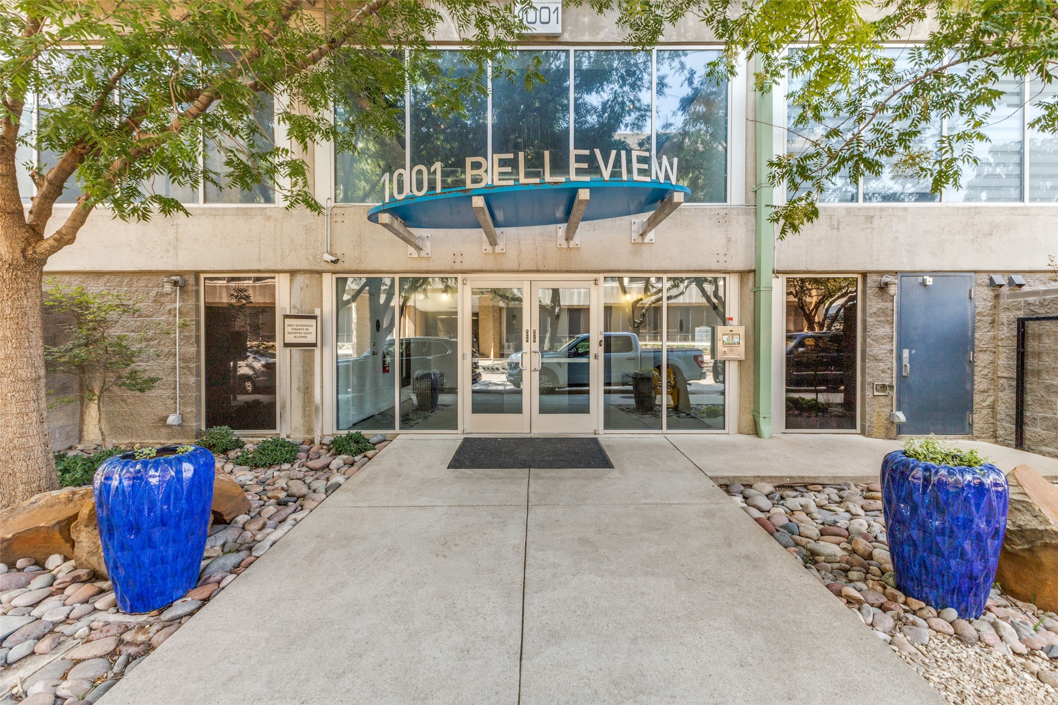 1001 Belleview Street 803
