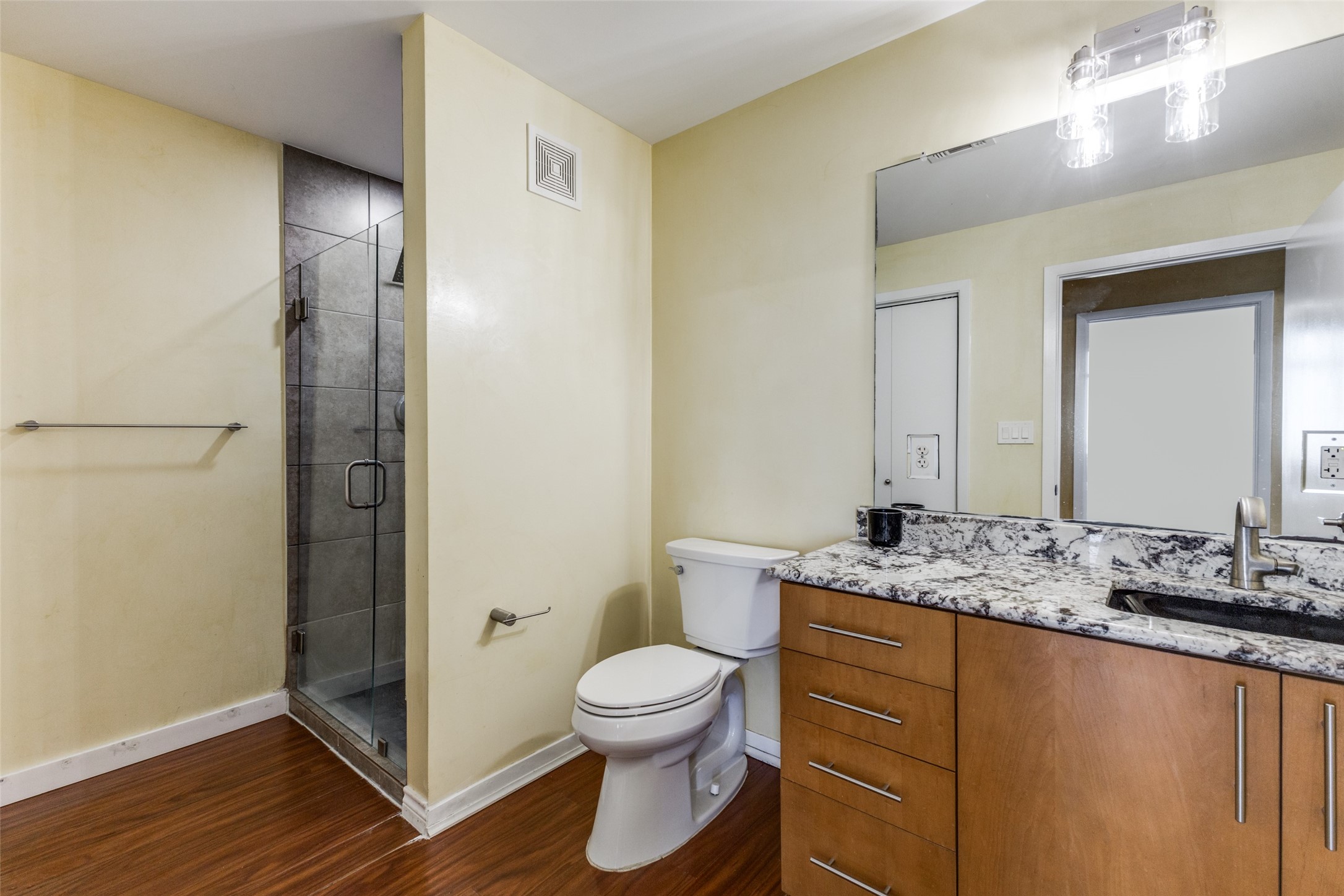 1001 Belleview Street 803