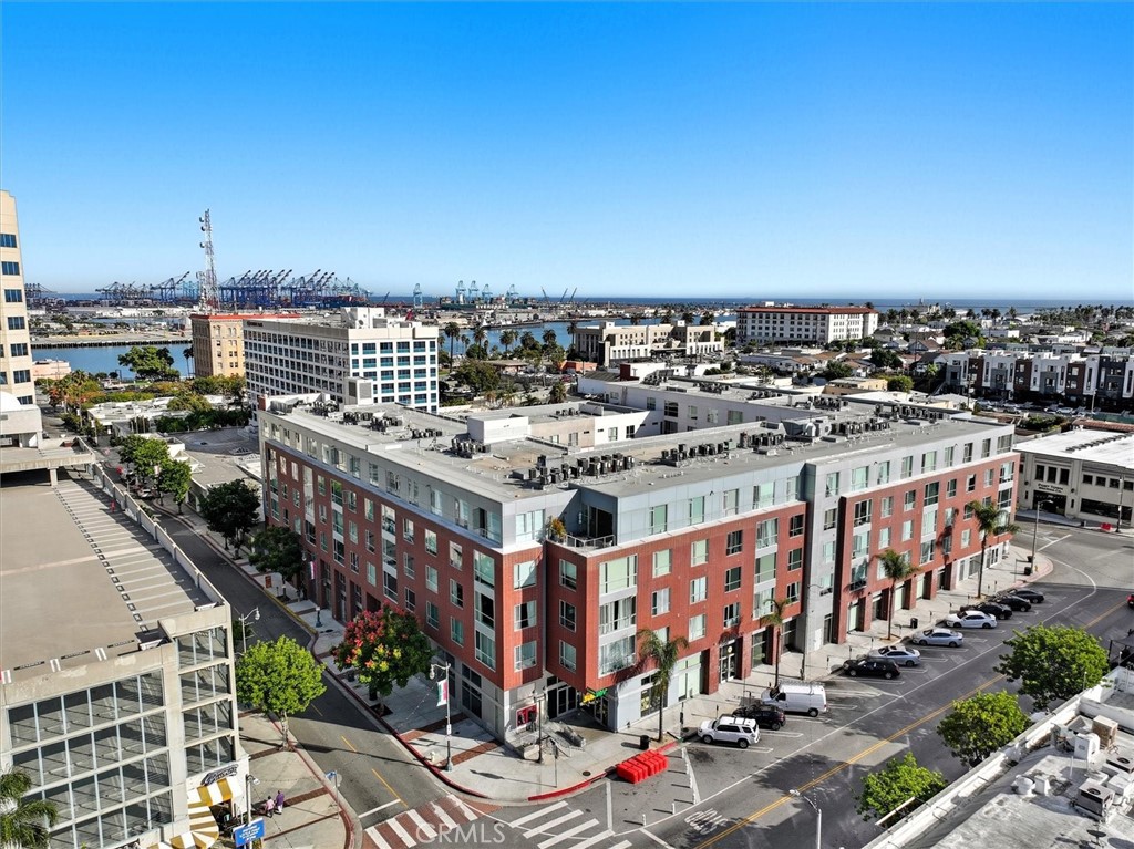 285 W 6th 317