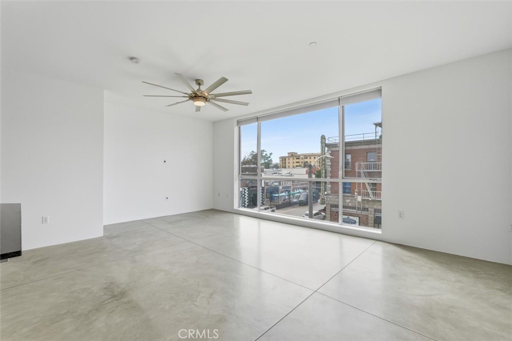 285 W 6th 317