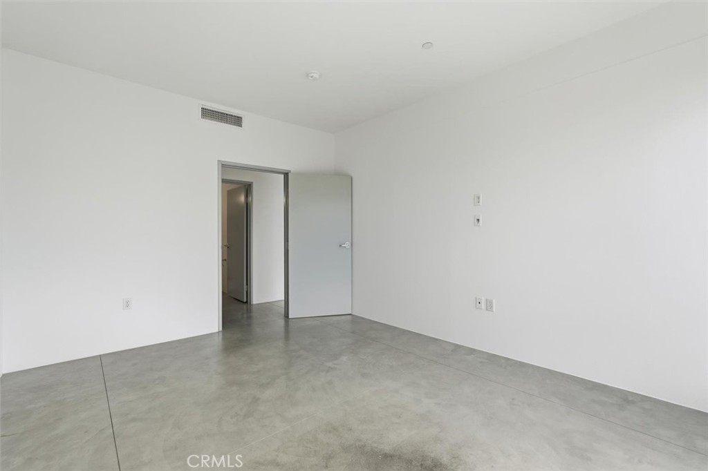 285 W 6th 317
