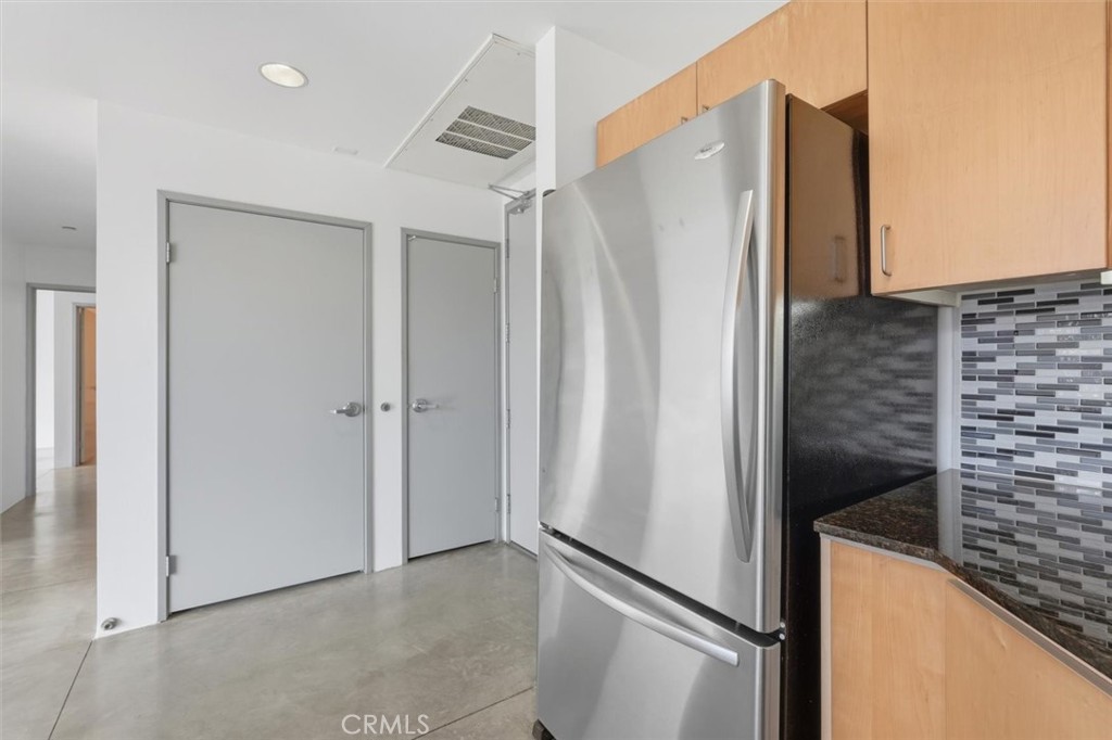 285 W 6th 317
