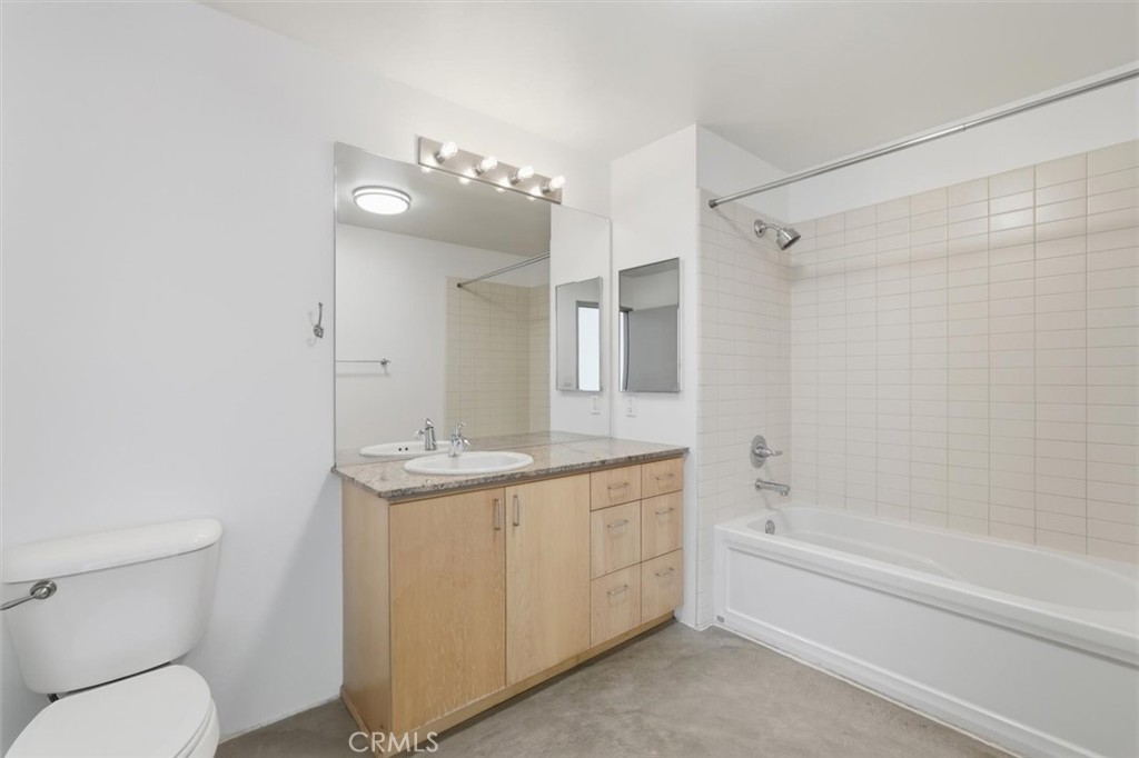 285 W 6th 317