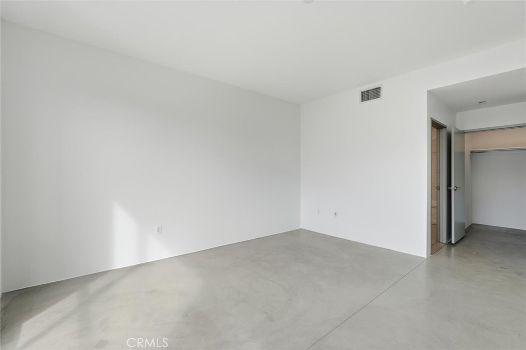 285 W 6th 317