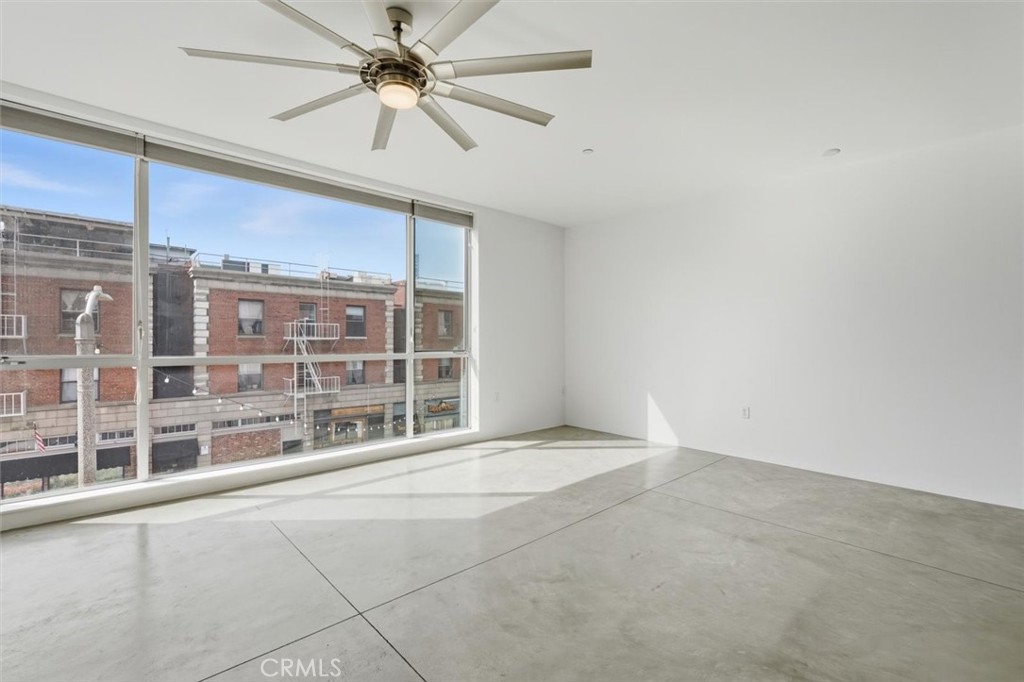 285 W 6th 317