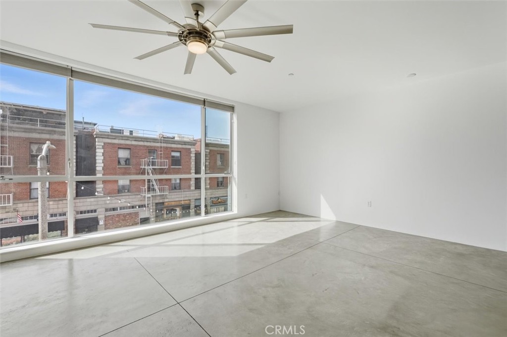 285 W 6th 317