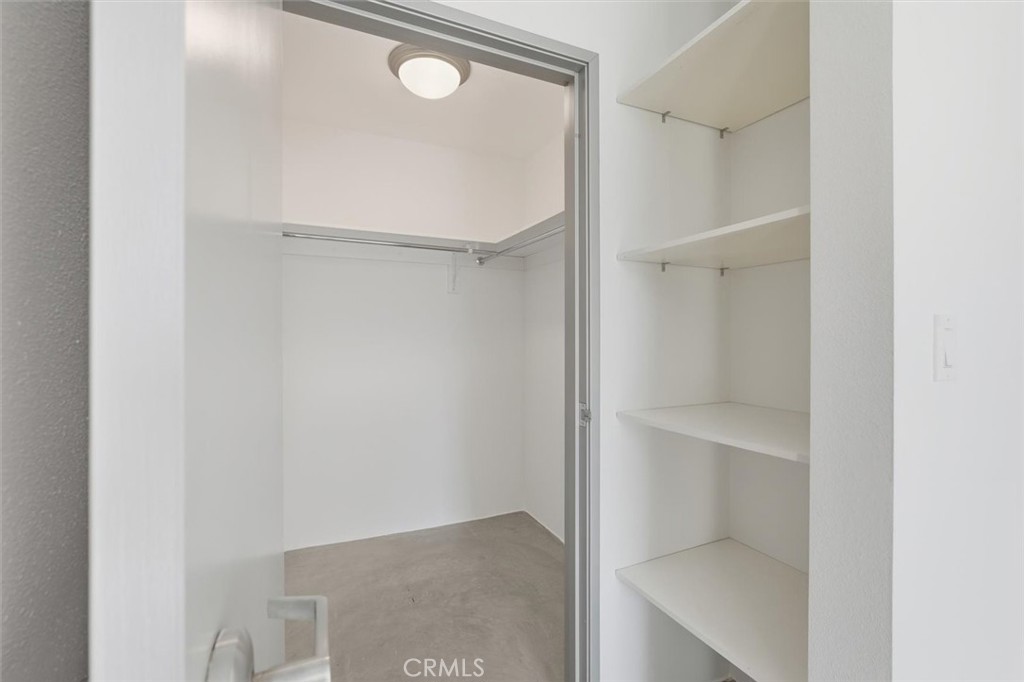 285 W 6th 317