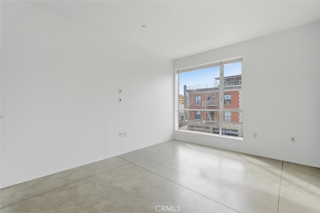 285 W 6th 317