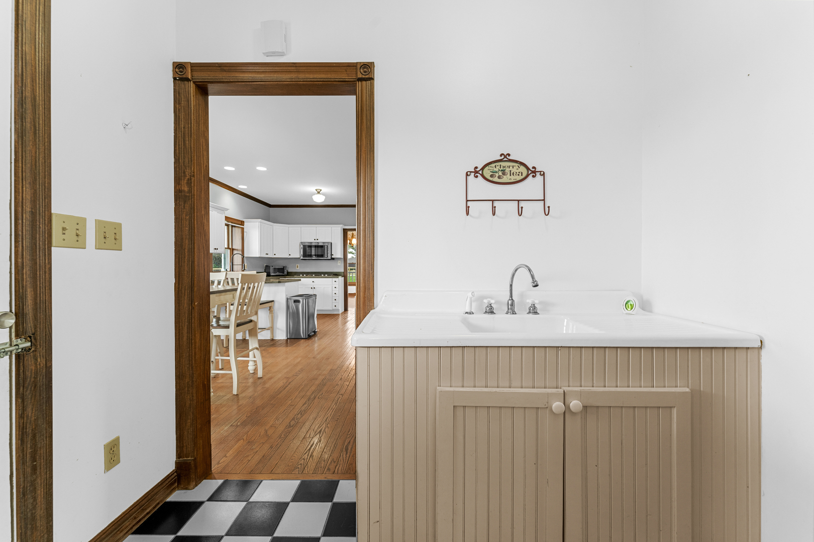 3104 E Delite Inn Road